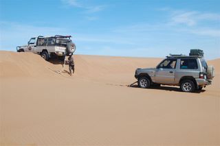 Pajero recover Cruiser.JPG