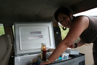 Lunch at Fraser Falls05 10_08.jpg (212.21 KiB) Viewed 4163 times Annette making lunch at Fraser Falls, near Mbotyi Lodge, Transkei