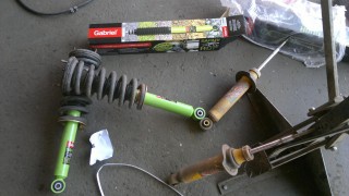 20111126447.jpg (242.44 KiB) Viewed 4808 times DHP Garbiels fitted with OME coils vs old front shocks