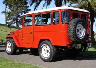 1983_Toyota_Land_Cruiser_BJ46_Stretched_FJ40_Diesel_Non_USA_Model_Rear_1.jpg
