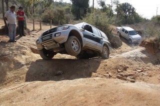 _MG_6752.JPG (178.6 KiB) Viewed 2897 times 3wheels on the ground, 1 in the air spinning with lowrange and rear diff lock engaged