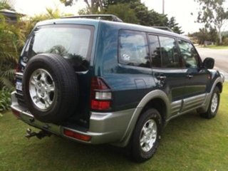 pajero 3 pre facelift rear.jpg