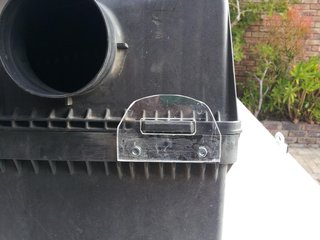 20120713_145300.jpg (148.11 KiB) Viewed 9516 times Bracket detail from outside air filter box
