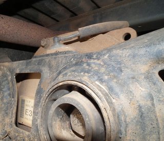 Breather or actuator.jpg (165.21 KiB) Viewed 3073 times Tube at top of Rear diff