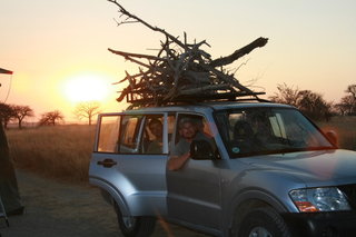 pajero roofrack firewood.JPG