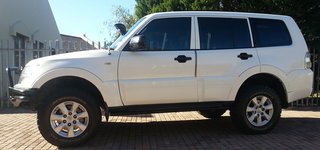 ECOPajero2.jpg (168.86 KiB) Viewed 3949 times Side view Onca Rock Sliders