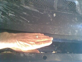 There is a handswidth gap for cooling air to "leak" out