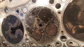 Cylinder head, no. 2 piston