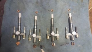 Injectors with new nozzle &amp; leak off rail gaskets
